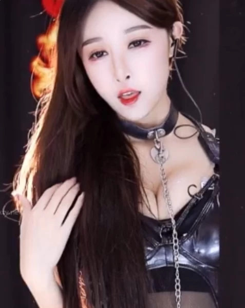 网易CC小初 万元定制 23v22.3g