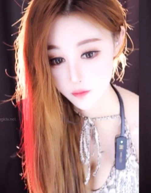 网易CC小初 万元定制 23v22.3g