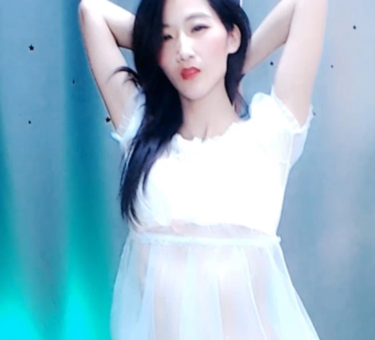 虎牙 小小兔最新定制有尺度视频 31v3.42g