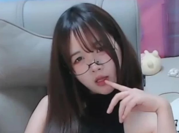 19岁顶级玩家 Sakura_Anne主播作品 5V/3.1G