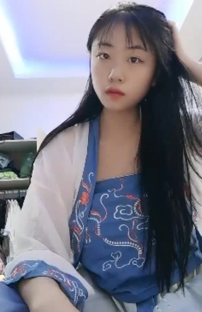 00后童颜超级大罩杯紫惜姐姐