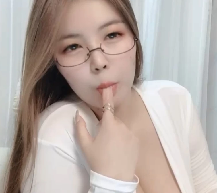 主播 yana_cc跳大摆锤超清画质 27.5g