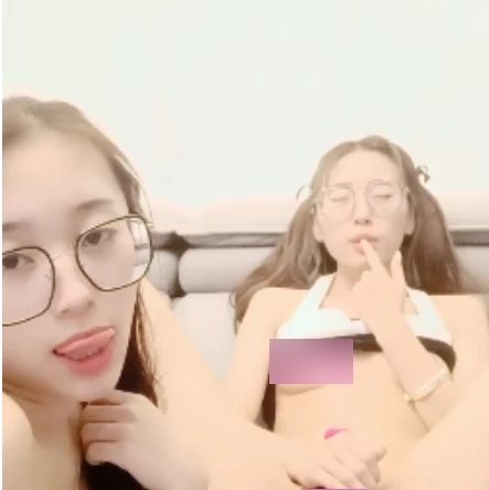 主播 双胞胎1V1道具表演