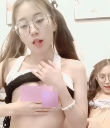 主播 双胞胎1V1道具表演