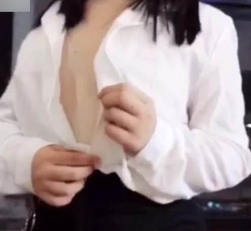 COS女主播 三寸妹子妖娆视频表演 514M