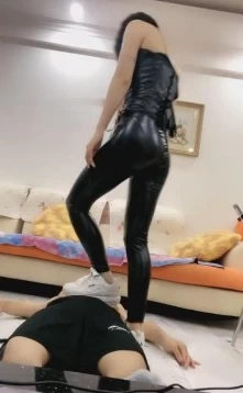 欣妍最新高跟鞋踩踏合集 1V/45M