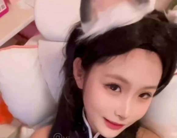 福利姬屁小六最新合集资源 158V/2.4G