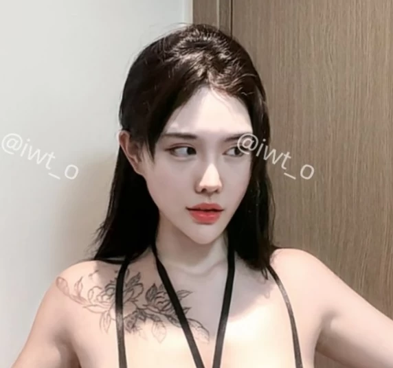 高颜值尤物巨婴男厕所展示合集 16P/18V/305M