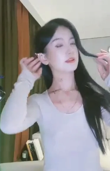 花椒宁依纯凸点9部热舞合集232M