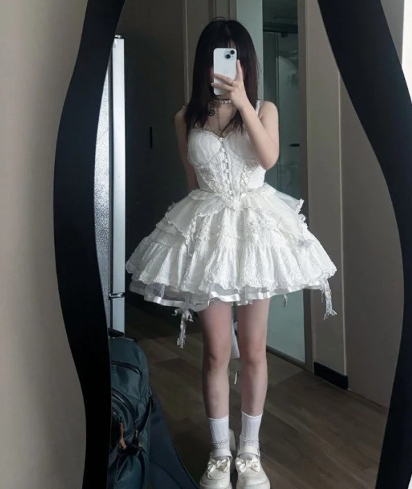 白袜女88部三人游50G