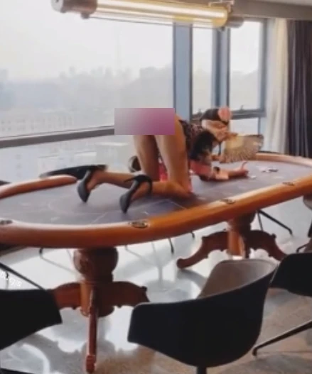 BM大官人三人游26V私拍互动指教飞镖进入1.54G