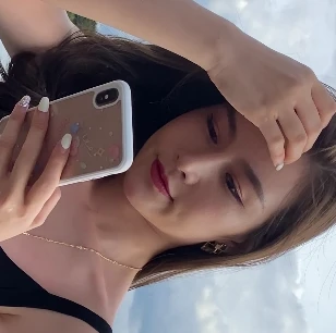 牛仔裤诱惑李露2V绝密街拍5.3G